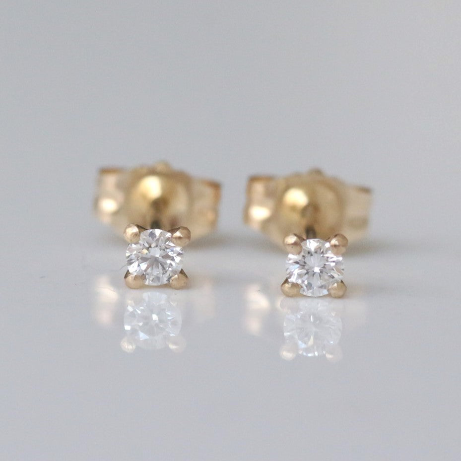 Tiny Diamond stud 14k gold