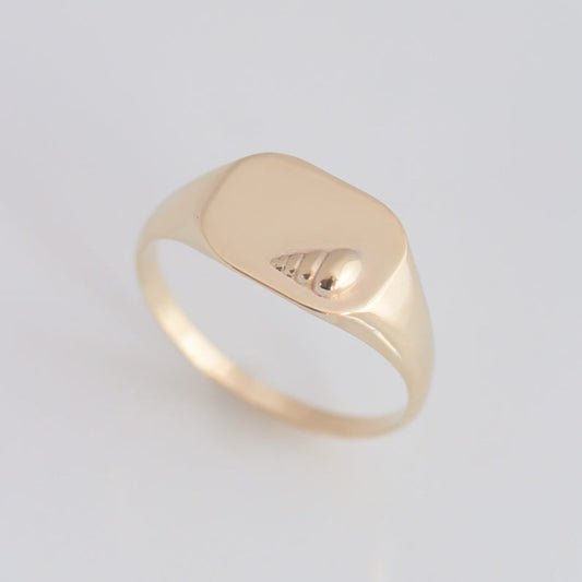 Conch Signet ring 14k gold