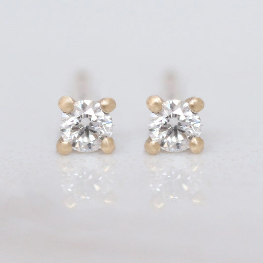 Tiny Diamond stud 14k gold