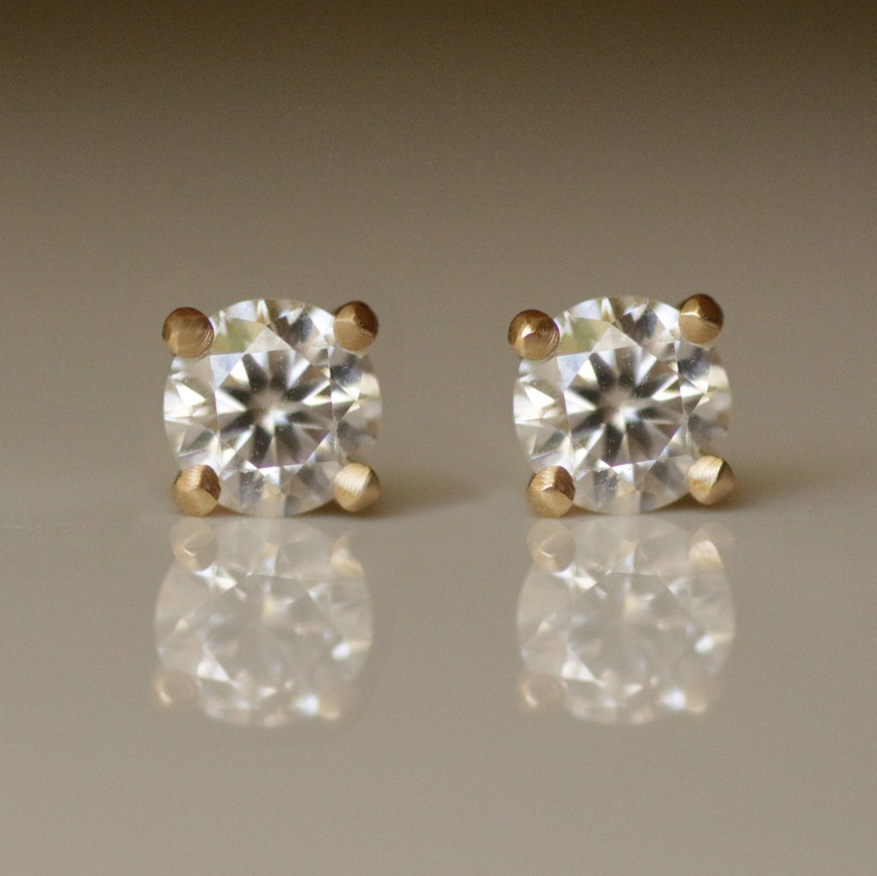 Diamond stud 0.75 ct